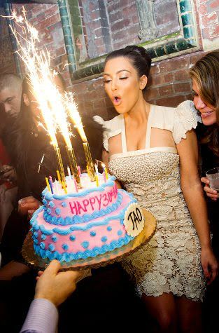 Birthday Candle Sparklers 2 Birthday Cake Sparklers, Birthday Sparklers, Unique Birthday Ideas, Kim Kardashian Family, Cake Sparklers, Kim Kardashian Dresses, 40th Birthday Cakes, Birthday Fashion, 23rd Birthday