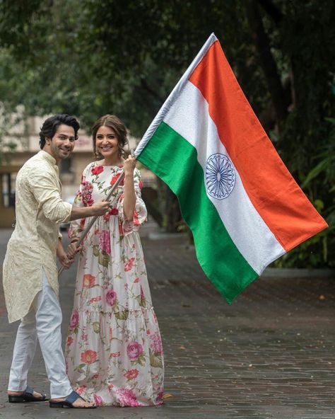 ‪Happy Independence Day 🇮🇳🙏‬| Anushka Sharma | Varun Dhawan | Sui Dhaga ‪ ‬ Beautiful Dpz, Indian Flag Wallpaper, Indian Wedding Couple Photography, Indian Star, Bollywood Couples, Bollywood Outfits, Indian Flag, Bollywood Gossip, Cotton Kurti Designs