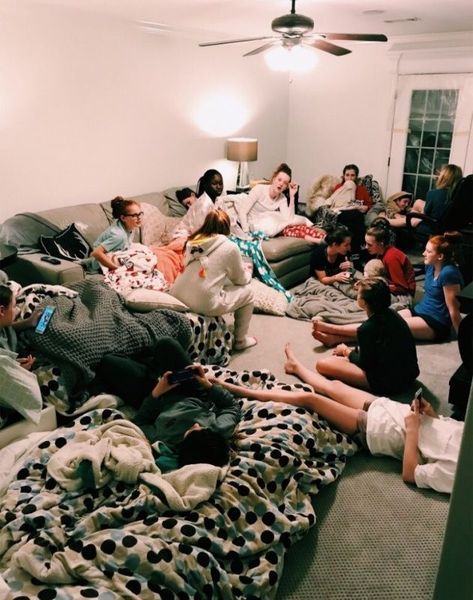 All-nighter Aesthetic, Pijama Party, Pulling An All Nighter, Girl Sleepover, Josh Richards, Country Musicians, Fun Sleepover Ideas, Love Connection, Sleepover Party