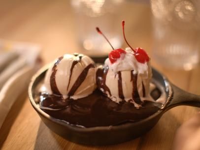 Mexican Chocolate Sundae The Pioneer Woman Recipes, Sundae Recipes, Ree Drummond Recipes, Chocolate Sundae, Pioneer Woman Ree Drummond, Ice Cream Sundaes, Hot Fudge Sauce, Mexican Chocolate, Pioneer Woman Recipes