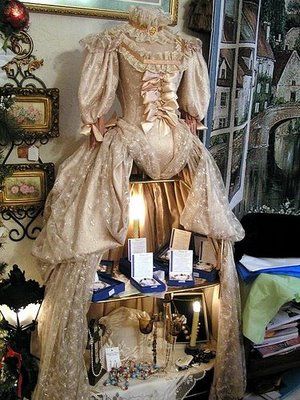 I'm more gah gah over the dress!! Courtesy of Bondgirl2701 Vintage Dress Forms, Victorian Home Ideas, Antique Booth Displays, Weird Furniture, Vintage Dress Form, Antique Booth Ideas, Dressing Room Closet, Alice Tea Party, Lampshade Makeover