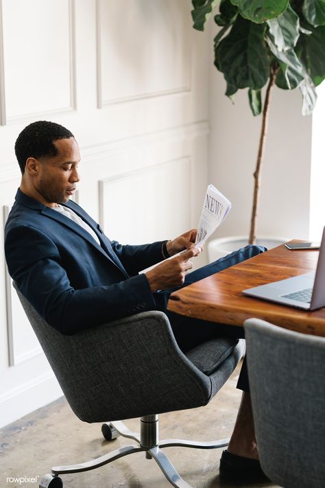 Black businessman reading a newspaper | premium image by rawpixel.com / Felix #picture #photography #inspiration #photo #art #businessman Black Business Man Office, Transition Glasses, Business Man Photography, Reading A Newspaper, Business Portrait Photography, Lifestyle Shoot, Office Men, Brand Photography Inspiration, Corporate Portrait