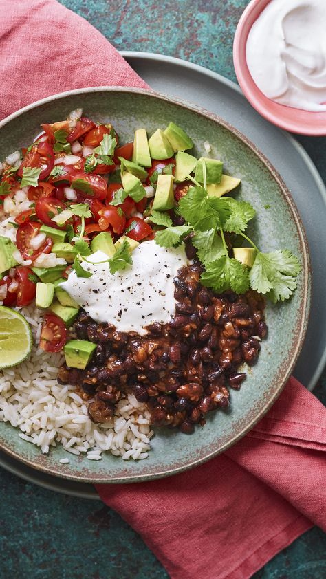 A bowl of rice, black beans, avocado, and pico de gallo with yoghurt and coriander Veggie Burrito Bowl, California Burrito, Black Bean Burrito, Salsa Salad, Bean Burrito, Burrito Bowls Recipe, Veggie Burrito, Pulled Pork Leftovers, Sour Cream Recipes