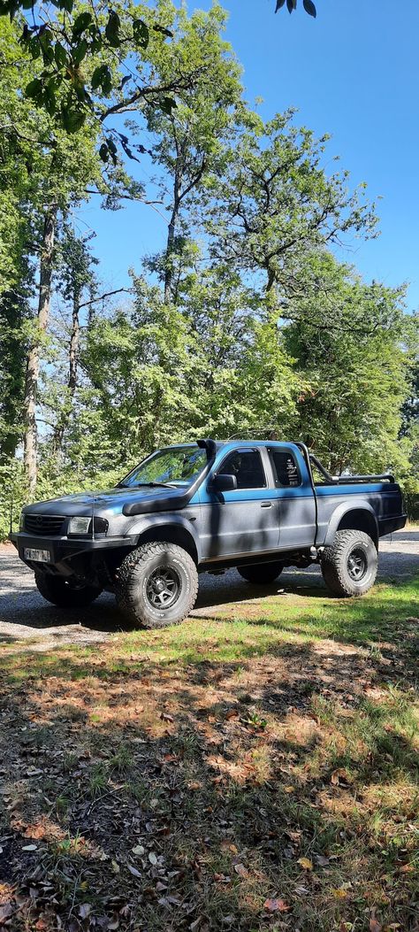 #mazdab2500 #fordranger #truck #liftedtruck #4x4 Datsun Pickup, Mazda B2500, Lifted Truck, 4x4 Off Road, 4x4 Trucks, Car Enthusiast, Ford Ranger, Off Road, Mazda