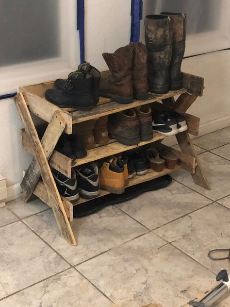 rustic shoe rack with a shelf for every type Handmade House Decorations, Wooden Shoe Racks Ideas, Woodworking Scrap Projects, Boot Rack Ideas Diy, Easy Diy Wood Projects Furniture, Homemade Shoe Rack Wood, Diy Corner Shoe Rack, Pallet Wood Shoe Rack Diy Projects, Scrap Wood Ideas Home Decor