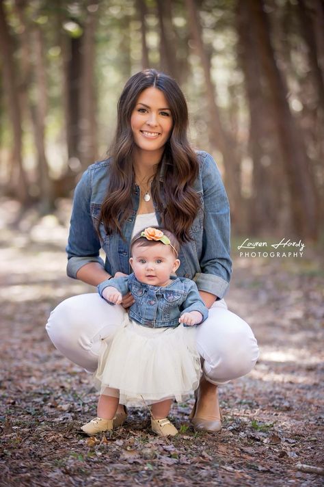 Mothers Day Photo Shoot Ideas Baby, First Birthday Photo Shoot Ideas With Parents, First Mothers Day Photoshoot, Mother’s Day Picture Ideas, Mommy And Me Baby Photo Shoot, Mother’s Day Photo Shoot, Mommy Baby Photoshoot, Mothers Day Photoshoot Ideas, Mother’s Day Photoshoot Ideas