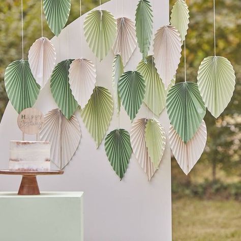 Palm Backdrop, Paper Fan Decorations, Ginger Ray, Fan Decoration, Diy Crafts Paper Flowers, Paper Fans, Diy Party Decorations, How To Make Paper, Backdrops For Parties