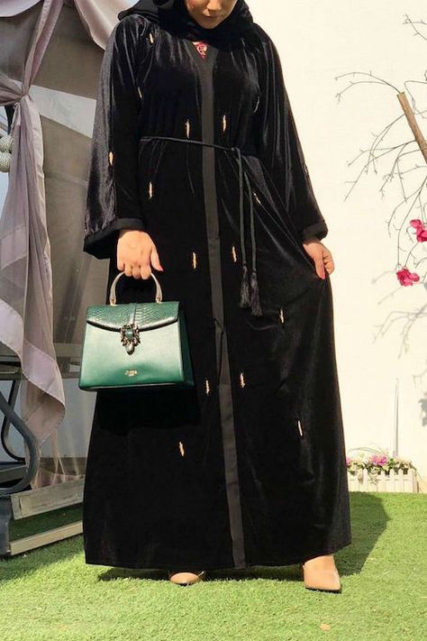 The Velvet Abaya Is the Latest Hijabi Trend for Winter 2019 Black Velvet Abaya Designs, Velvet Abaya Designs, Abaya Designs Latest Black, Abaya Models, Velvet Abaya, Abaya Ideas, Hijab Trend, Latest Abaya, Abaya Styles