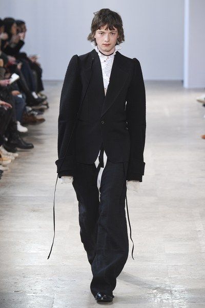 Anne Demeulemeester, Menswear Runway, Minimal Look, Androgynous Fashion, Ann Demeulemeester, Menswear Collection, Fall 2017, Primavera Estate, Winter Collection