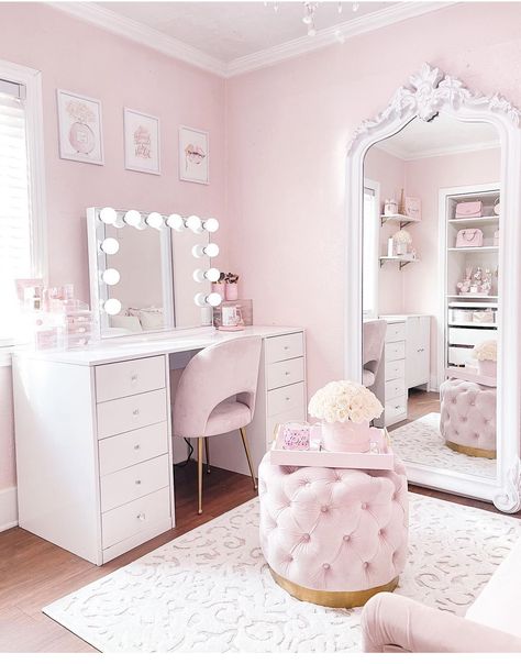 Light Pink Beauty Room, Glam Desk Ideas, Pink Bedroom Accessories, Fancy Stuff, Pink Girl Room, Luxury Room Bedroom, Pink Bedroom Decor, Pink Room Decor, Room Redesign