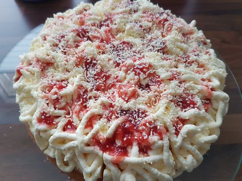 Spaghetti - Torte, ein sehr leckeres Rezept aus der Kategorie Kuchen. Bewertungen: 25. Durchschnitt: Ø 4,3. Spaghetti Torte, Cafe Bistro, Macaroni, Macaroni And Cheese, Tart, Muffins, Spaghetti, Cafe, Cheese