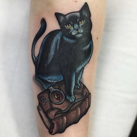 Hocus Pocus Binx Tattoo, Binx Hocus Pocus Tattoo, Thackery Binx Tattoo, Black Cat And Books Tattoo, Binx Tattoo, Couldren Tattoo, Halloween Inspired Tattoos, Outdoor Tattoos, Hocus Pocus Tattoo