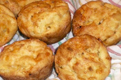 Chili rellanos muffins Puffs Recipes, Chili Relleno, Jumbo Muffins, Chile Relleno, Puff Recipe, Cheese Puffs, Spanish Dishes, Tex Mex Recipes, Egg Dish