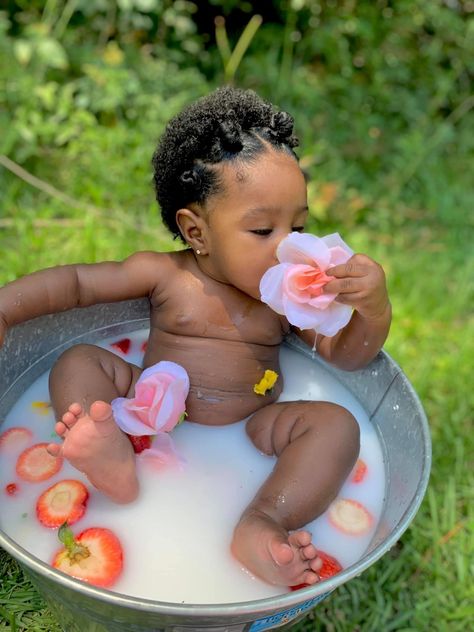 Milk Bath Maternity Shoot Black Women, Milk Bath Photography Maternity Black, Roses Maternity Shoot Black Women, Baby Girl Maternity Shoot Black Women, Flower Maternity Shoot Black Women, Baby Girl Hairstyles Curly, Cute Newborn Baby Girl, Baby Birthday Photoshoot, Mommy And Baby Pictures