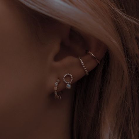 Earcuffs Aesthetic, Ear Art, Pretty Ear Piercings, Cute Piercings, Girly Jewelry, Jewelry Inspo, Ear Jewelry, Piercing Jewelry, Cute Jewelry