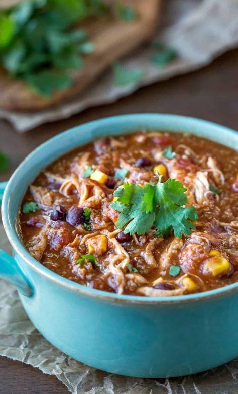 Healthy crockpot chicken recipe! Slow Cooker Barbecue Chicken Quinoa Chili is an easy, healthy crock pot dinner that's naturally gluten free. With just a few minutes of prep, you can enjoy this good-for-you meal! #crockpot #slowcooker #chicken #quinoa #healthy #chili #dinner #glutenfree #recipe #ihearteating Quinoa Chili Recipe, Crock Pot Dinner, Healthy Crock Pot, Chicken Crockpot Recipes Healthy, Crockpot Chicken Healthy, Quinoa Chili, Slow Cooker Chili Recipe, Slow Cooker Chicken Chili, Chicken Quinoa