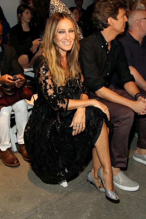 Sarah Jessica Parker in Tracy Reese Holiday '15 for #NYFW16! Black Dress Silver Shoes, Carrie Satc, Silver Shoes Outfit, Black Dress Silver, Sarah Jessica Parker Style, Sara Jessica Parker, Black Sparkly Dress, Fashion Week 2015, Career Tips