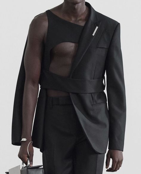 Black And Gold Fashion Men, Formal Futuristic Outfit, Asymmetrical Mens Fashion, Versace Suits For Men, Futurism Fashion, Heliot Emil, Genderless Fashion, Space Fashion, Mens Editorial