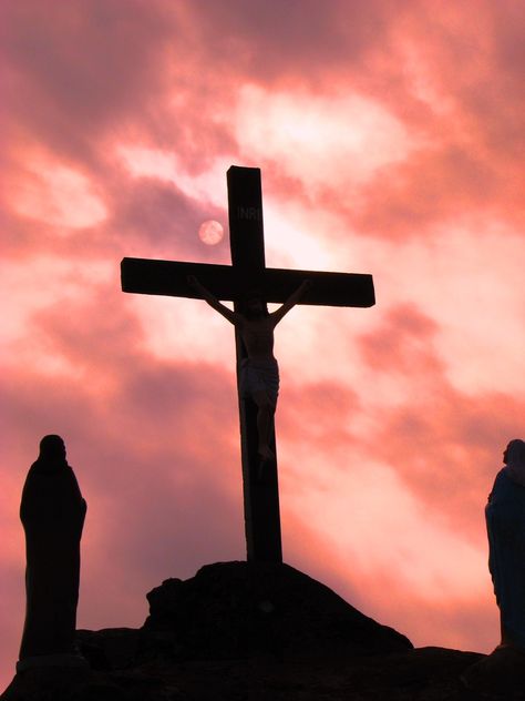 A Journey to a great place of spirituality - Kurisumala in Kerala (India), which means mountain of the cross. This way, marks symbolically all the stops Christ made while carrying the Cross. This is a pilgrim center for Christians in Kerala. Many gather there during the Easter week to follow the way of the cross. Sculptures dot the way. At the top of the Kurisumala, there is a shrine with sculptures of Jesus Christ. Cross On A Mountain, Shadow Dancing, Haiku Poetry, Easter Week, Healthy Supper Recipes, Cross Wallpaper, Kerala India, Merry Christmas To All, Fashion Boho