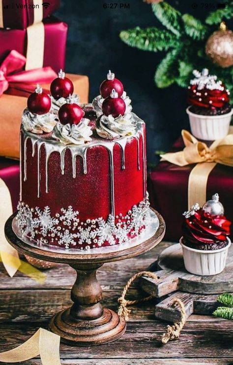 Winter Torte, Alphabet Cake, Christmas Themed Cake, Christmas Cake Designs, Red Cake, Xmas Cake, Winter Cake, Christmas Cake Recipes, Cake Decorating Designs