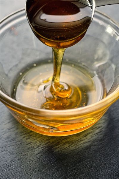 Do you find yourself with recurring strep throat? Learn how I treated strep without antibiotics successfully! Cooking With Honey, Manuka Honey Benefits, Weight Watcher Desserts, Strep Throat, Baking With Honey, Low Carb Dessert, Honey Soap, Honey Recipes, Organic Honey