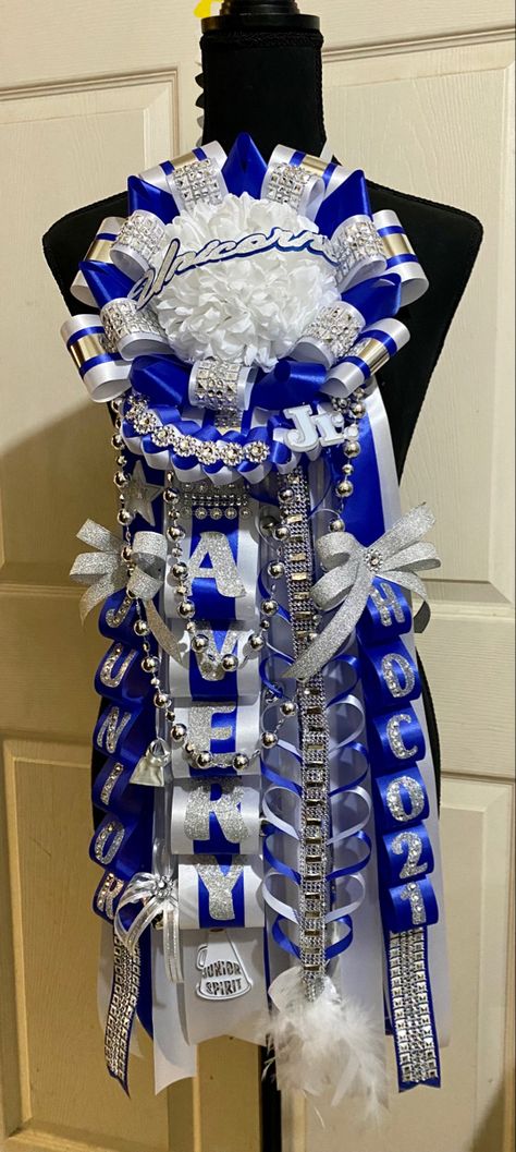 Homecoming Mums Blue And White, Blue And White Mums Homecoming, Blue And White Homecoming Mums, Blue Mums Homecoming, Homecoming Mums Ideas Unique, Highschool Life, Hoco 2022, Homecoming Inspo, Unique Homecoming Mums