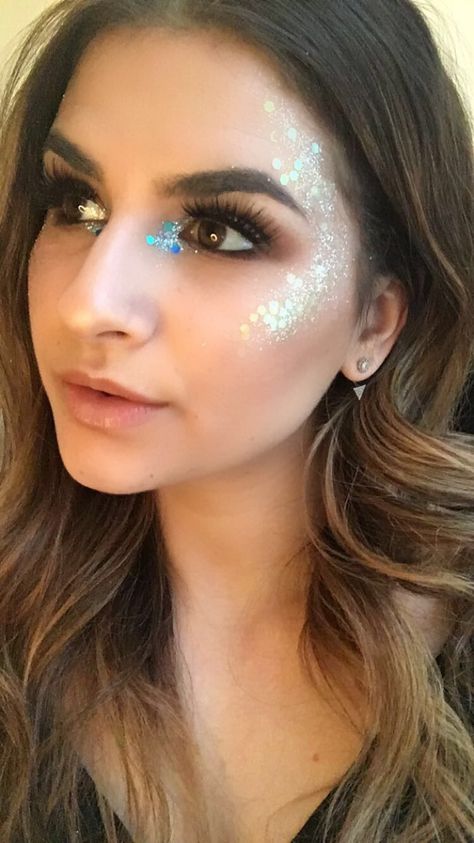 Glitter festival makeup inspiration for ultra Miami! @emma_kapotes_beauty #glitter #glittermakeup #festivalmakeup #ultramiami #faceglitter Rave Face Glitter Ideas, Face Glitter Concert, Edm Makeup Ideas Glitter, Glitter Make Up Festival Ideas, Festival Face Glitter Ideas, Body Glitter Makeup, Glitter Concert Makeup, Ultra Music Festival Makeup, Rave Glitter Makeup