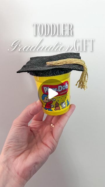 Kristen Racanati on Instagram: "Toddler Graduation Gift 👩‍🎓 🧑‍🎓 

What you need:
• play doh
• black felt
• gold fringe
• scissors
• hot glue gun

Everything linked in my LTK Shop and Amazon Storefront ✨ 
.
.
.
#toddler #toddlerlife #grad #graduation #gradgifts #kids #kindergarten #kindergartengraduation #kindergartengraduate #graduate #diy #playdohfun #playdoh #amazonfinds #toys #gifts #giftsforgrads #prekgrad #prekgraduation #prekgrad #teacher #teachersofinstagram #presschool #toddleractivities #hobbylobbyfinds #amazonfinds" Daycare Graduation Ideas, Daycare Graduation, Fringe Scissors, Preschool Graduation Gifts, Play Doh Fun, Pre K Graduation, Kindergarten Gifts, Preschool Graduation, Gold Fringe