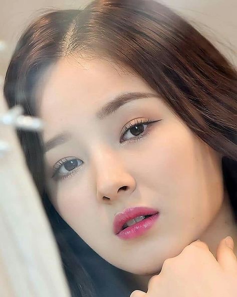 Photo by @nancyjewel_mcdonie_  ●💙● on January 11, 2019. Image may contain: 1 person, closeup Nancy Momoland Wallpaper, Momoland Wallpaper, Nancy Momoland, Hair