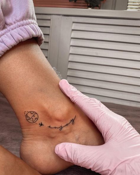 Travel Tattoo Small Ankle, Globe Tattoo Design, Around Ankle Tattoo, Cute Ankle Tattoos For Women, Globe Tattoo, Zwilling Tattoo, Travel Tattoo Ideas, A Small Tattoo, Travel Tattoo Small