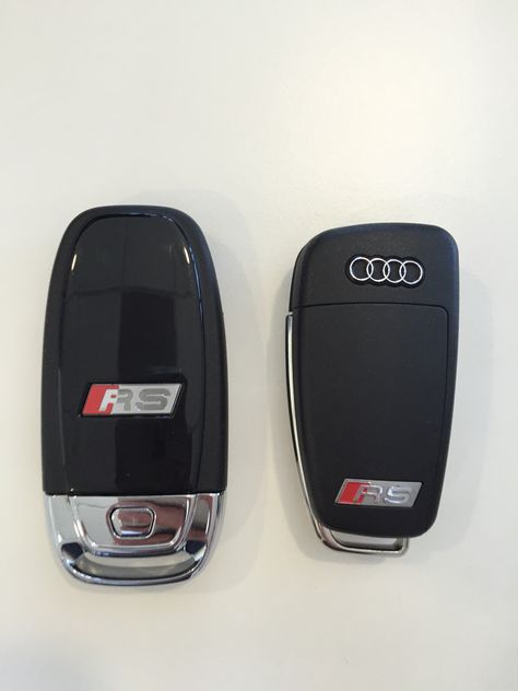 Carkey #audi #RS6 #RSQ3 Audi Keys, Audi Rs5 Sportback, Rs6 Audi, Going Out Bag, Bmw Key, Roadster Car, Audi R8 Spyder, Usb Keys, Audi Rs5