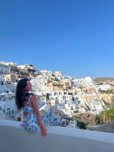 Greece Girl, Grecia Santorini, Santorini Grecia, Greece Pictures, Greek Vacation, Greece Outfit, Greece Photography, Greece Vacation, Senior Trip