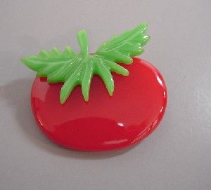 Wonderfully fun Shultz red tomato Bakelite brooch. Tomato Jewelry, Vegetable Jewelry, Bakelite Brooch, Plastic Rings, Bakelite Jewelry, Red Tomato, Vintage Bakelite, February 1, Jewelry Pins