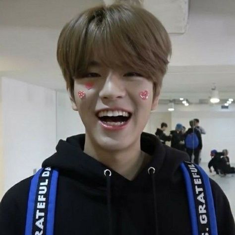 Seungmin ¡icon! #Seungmin Seungmin Cute Smile, Seungmin Hiding His Smile, Kim Seungmin Smile, Seungmin Laughing, Seungmin Smiling, Seungmin Smile, Seungmin Straykids, Smile Icon, Baby Minnie