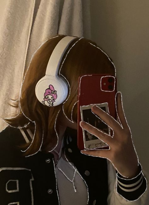 I painted these headphones! They are my melody, kuromi and hello kitty 🫶🏻🫶🏻 My Melody Headphones, Painting Headphones, Painted Headphones, Kuromi And Hello Kitty, Gauntlet Gloves, Apple Headphone, My Melody Kuromi, Reference Poses, My Melody