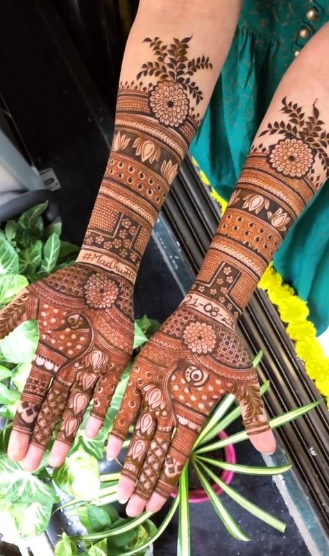 Latest Mehndi Designs Wedding, Baby Mehndi Design, Beautiful Simple Mehndi Design, Front Mehndi Design, Simple Arabic Mehndi Designs, Mehndi Designs 2018, Mehndi Designs Bridal Hands, Mehndi Design Pictures, Engagement Mehndi Designs