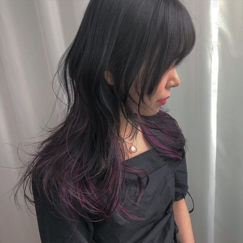 Dark Purple Hair Highlights Brunettes, Wolf Cut Purple Highlights, Purple Highlights Straight Hair, Black Hair With Purple Ends, Plum Hair Highlights, Small Highlights In Brown Hair, Purple Tips Hair, Black Hair Purple Highlights, Purple Highlights Black Hair