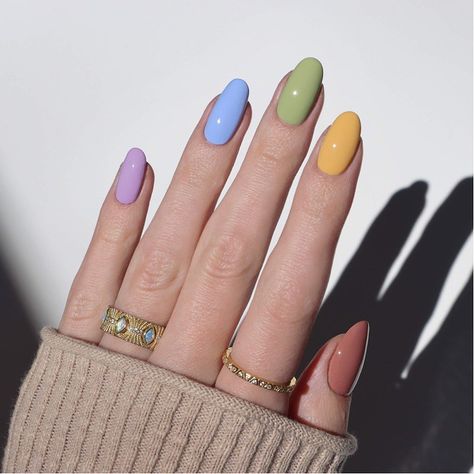 Mixed Colour Nails, Multicolored Pastel Nails, Almond Nails Multicolor, Muted Rainbow Nails, Mismatched Nails Color Schemes, Multi Colored Nails Spring, Subtle Rainbow Nails, Colorful Pastel Nails, Multicoloured Nails