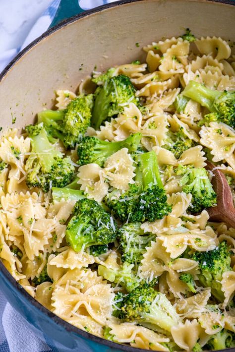 Roasted Soup, Farfalle Pasta Recipes, Farfalle Recipes, Soup Joumou, Pasta Food Recipes, Three Cup Chicken, Pasta Con Broccoli, Cajun Jambalaya, Broccoli Pasta Recipe