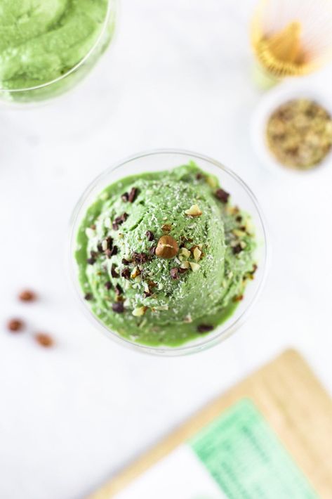 Vegan Matcha Ice Cream - No Churn - My Vegan Minimalist Quick Vegan Desserts, Vegan Popsicles, Matcha Tea Benefits, Vegan Minimalist, Chocolate Peanut Butter Brownies, Matcha Ice Cream, Vegan Recipes Beginner, Easy Vegan Dessert, Matcha Benefits