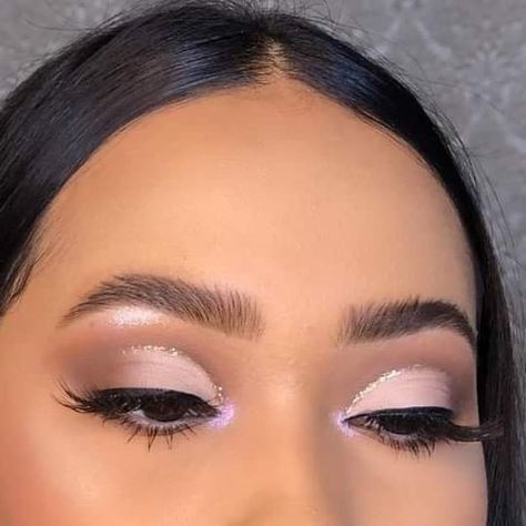 Makeup Ideas Light Purple, Makeup That Goes With Lilac Dress, Make Up Lilac Dress, Natural Makeup For Purple Dress, Purple Natural Makeup Looks, Makeup Ideas For Lilac Dress, Prom Makeup For A Purple Dress, Makeup That Matches Purple Dress, Quince Makeup For Purple Dress