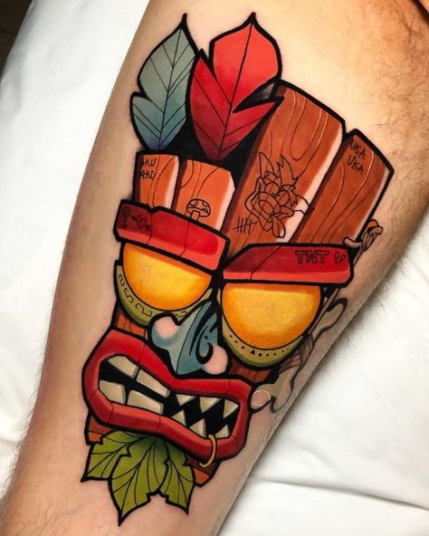 👽 C A N T I 👽 en Instagram: “AKU AKU/UKA UKA Mascaras del poder Crash Bandicoot🤡👹gracias por confiae @adriinthemorning 🔥🙏🏻 _______________________ #crashbandicoot…” Crash Bandicoot Tattoo, Tiki Tattoo, Colored Tattoo Design, Geek Tattoo, Tatuaje A Color, Gaming Tattoo, Traditional Tattoo Design, Calf Tattoo, New School Tattoo