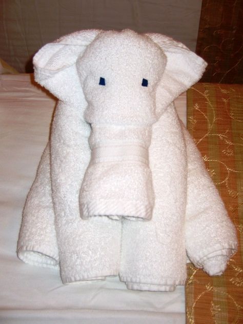 Fold A Towel, Elephant Towel, Towel Origami, Fancy Towels, Folding Towels, Towel Animals, Towel Decor, How To Fold Towels, How To Fold