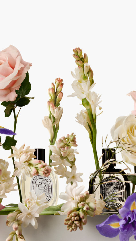 An eau with fresh and floral notes, spiced and woody accords: Diptyque sparks inspiration with a selection of fragrances. Notes Photography, Paris Trip Outfits, Diptyque Perfume, Summer Perfumes, Romantic Perfume, Spring Perfume, Paris In Spring, Diptyque Paris, Banana Blossom