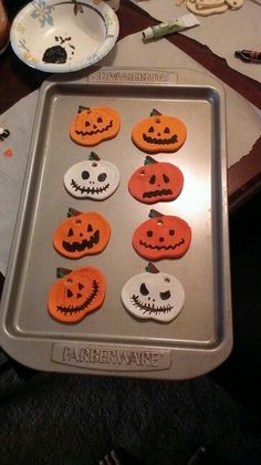 Autumn Salt Dough Crafts, Salt Dough Ornaments Halloween, Salt Dough Crafts Halloween, Things To Make With Salt Dough, Salt Dough Ideas For Kids, Halloween Salt Dough Ornaments, Salt Dough Halloween Crafts, Salt Dough Halloween Ideas, Halloween Salt Dough Crafts