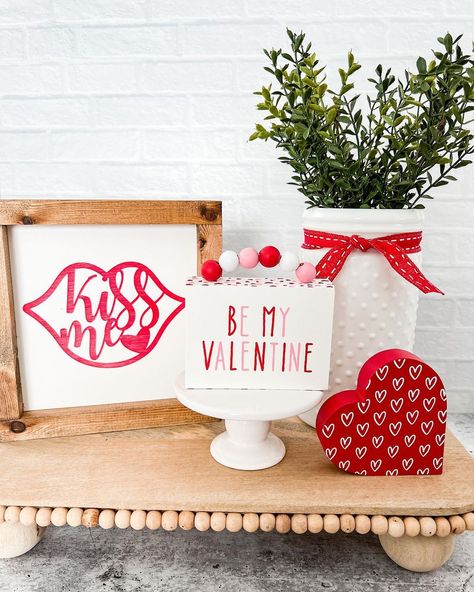 Home Decor • Modern Farmhouse on Instagram: “Gimme all the cute trays + Valentines Day decor 💋 . . . . #farmhouse #farmhousedecor #inspiringhomesquares #tieredtraydecor #tieredtray…” Valentine's Day Decorations, Diy Valentine's Day Decorations, Valentines Decor, Diy Valentines Decorations, Valentine Decor, My Funny Valentine, Valentines Party, Valentine's Day Diy, Valentines Day Party