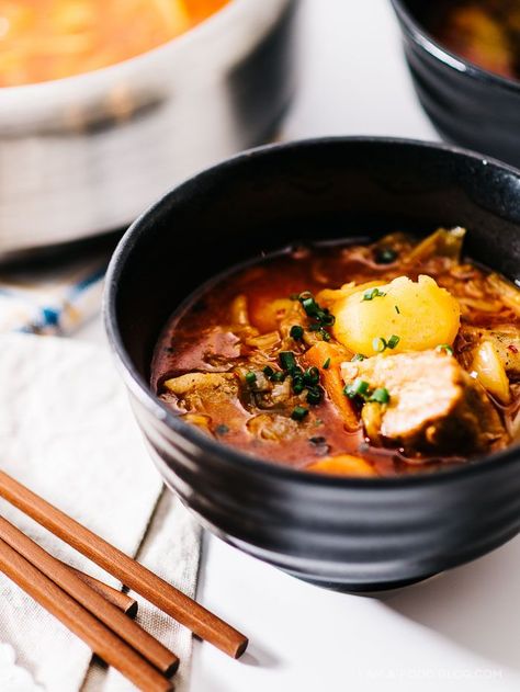 Pork belly kimchi stew from @iamafoodblog Kimchi Stew Recipe, Kimchi Stew, Stew Dinner, Braised Pork Belly, Kimchi Recipe, Braised Pork, Stew Recipe, Chocolate Mousse, Egg Yolk