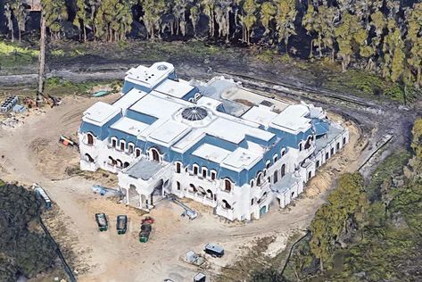 Inside the Unfinished Queen of Versailles Mansion Windermere Florida, French Palace, Florida Mansion, Celebrity Homes, Celebrity Houses, Florida Home, Glass Dome, Dream Homes, 100m