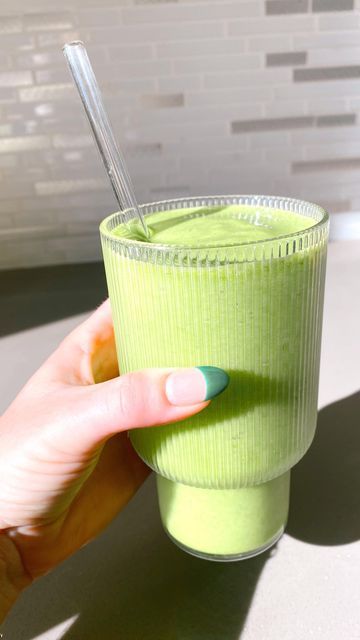 GUT HEALTH // COOKING // WELLNESS on Instagram: "green goddess smoothie🍍🥒🍌 — 1 cup coconut water — handful of spinach — 1/2 cup frozen pineapple — 1/2 banana — 1 baby cucumber — 1 scoop collagen — 1 tbsp chia seeds the best smoothie for summer💛 . . . . . #healthylifestyle #wellness #wellnessjourney #healthy #health #healthjourney #lifestyle #growing #selflove #journey #transformation #healing #healingjourney #guthealth #guthealing #lowfodmap #ibs #glutenfree #vegan #stomachpain #digestion #bloating #lowfodmapdiet" Selflove Journey, Green Goddess Smoothie, Health Cooking, Best Smoothie, Low Fodmap Diet, Frozen Pineapple, Good Smoothies, Gut Healing, Stomach Pain