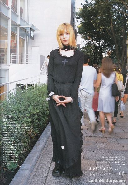 Fruits Magazine Goth, Japan 2000s Fashion, Japanese Goth Fashion, Gothic Harajuku, 2000s Japanese Fashion, Fruits Magazine, Asian Street Style, Japanese Street Fashion, J Fashion